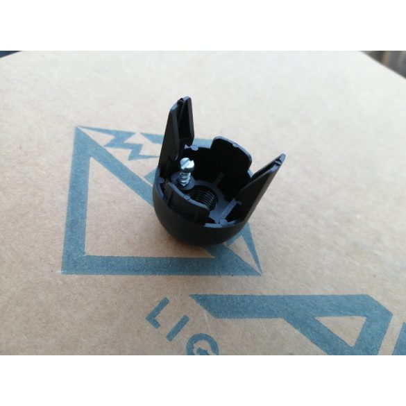 E-14 Foglalat sapka műanyag M10x1mm felfogatással egyrészes foglalatokhoz. 